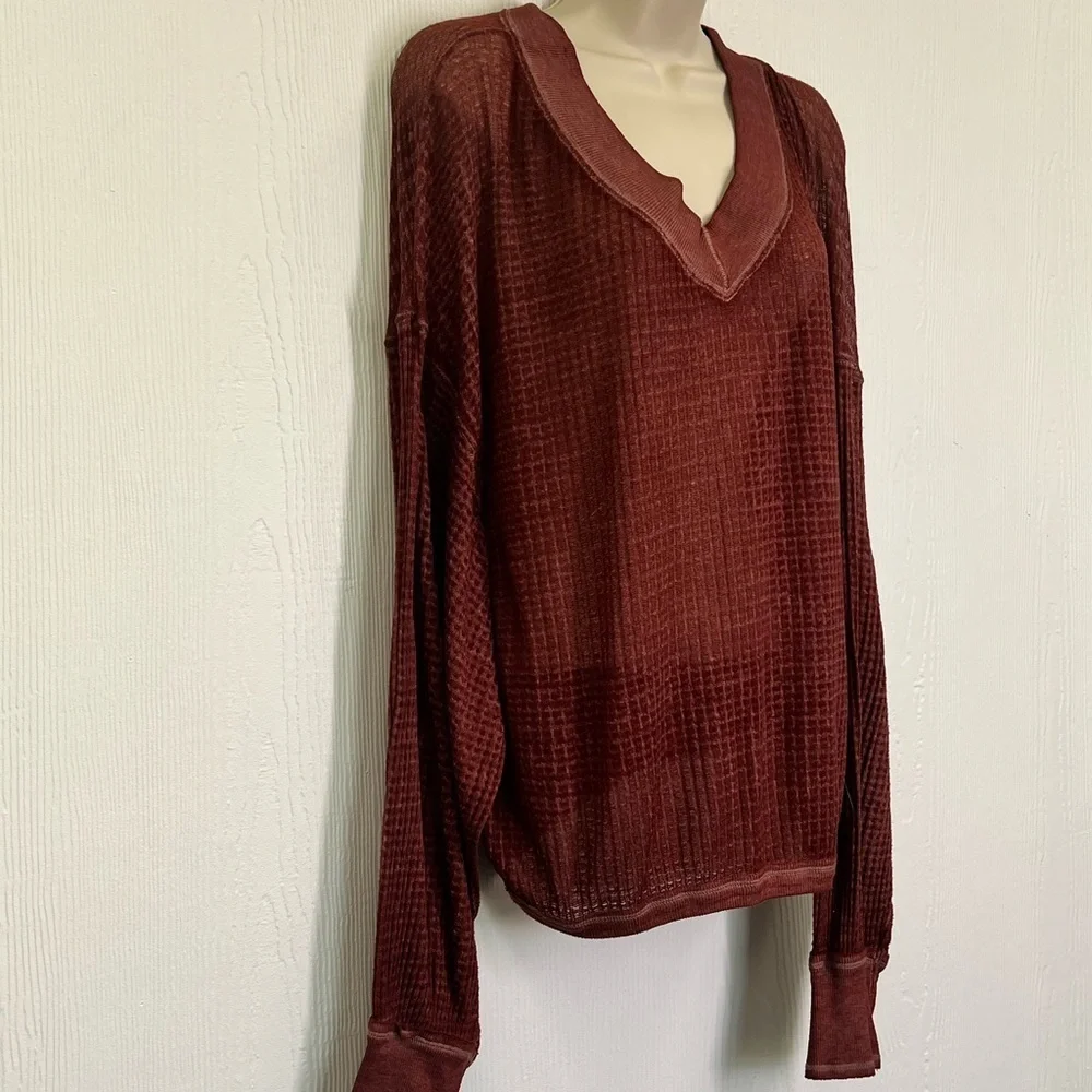 Free People - Double Dare South Side V Neck Lightweight Thermal Blouse Size Med
